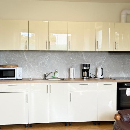 Familyvilla, New 4 Luxury Big Apartments, Parking ปราก ภายนอก รูปภาพ