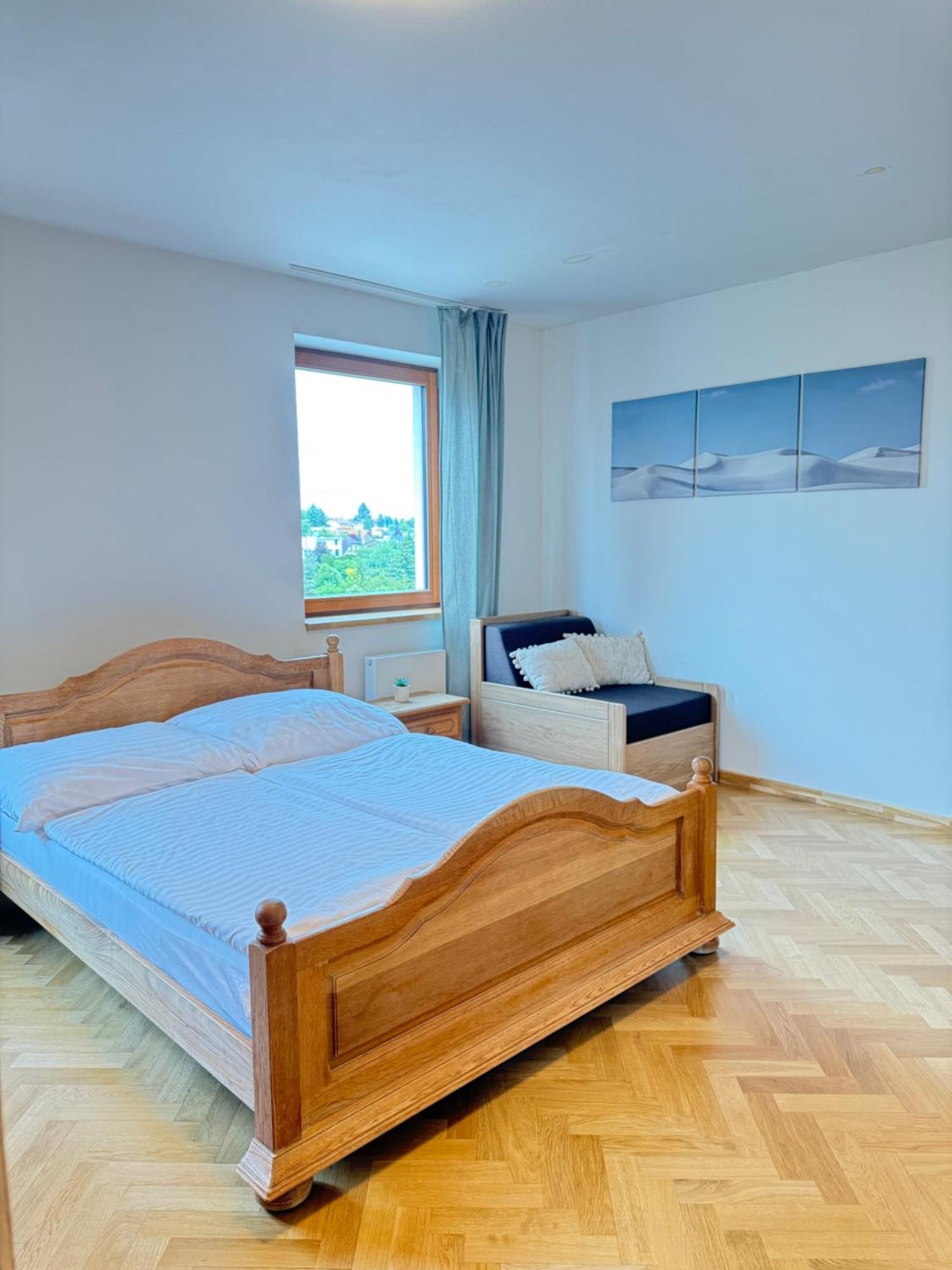 Familyvilla, New 4 Luxury Big Apartments, Parking ปราก ภายนอก รูปภาพ